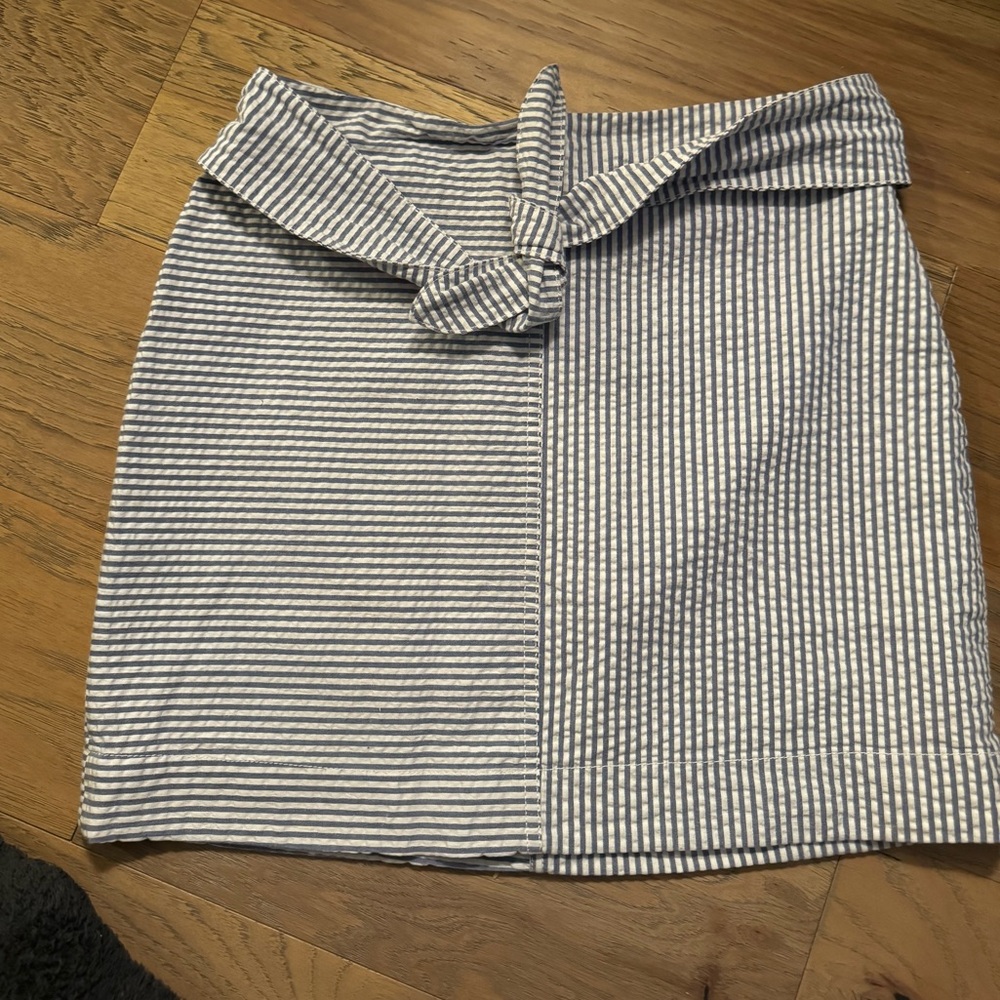 Vineyard Vines blue and white Skirt Tie Front Mini